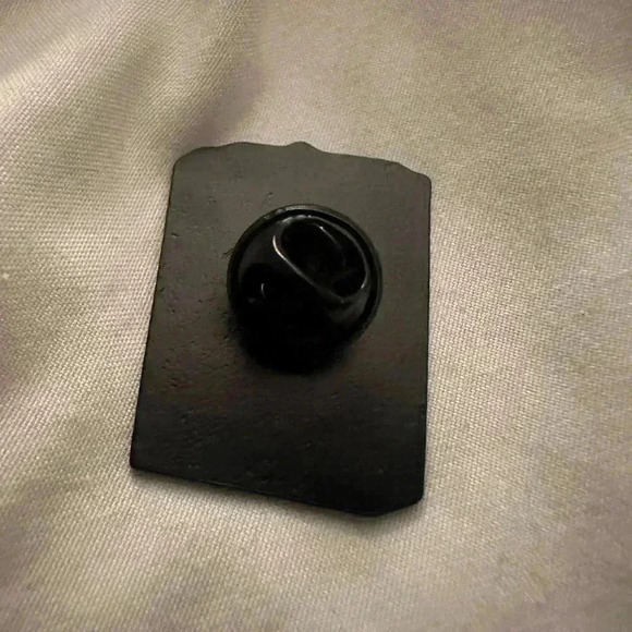 Vintage Arcade Claw Machine Brooch - Picture 2 of 4